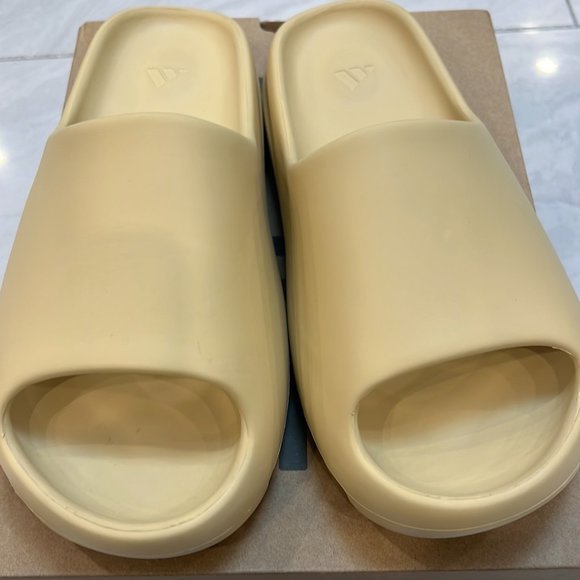 adidas Yeezy Slide Desert Sand main image 4